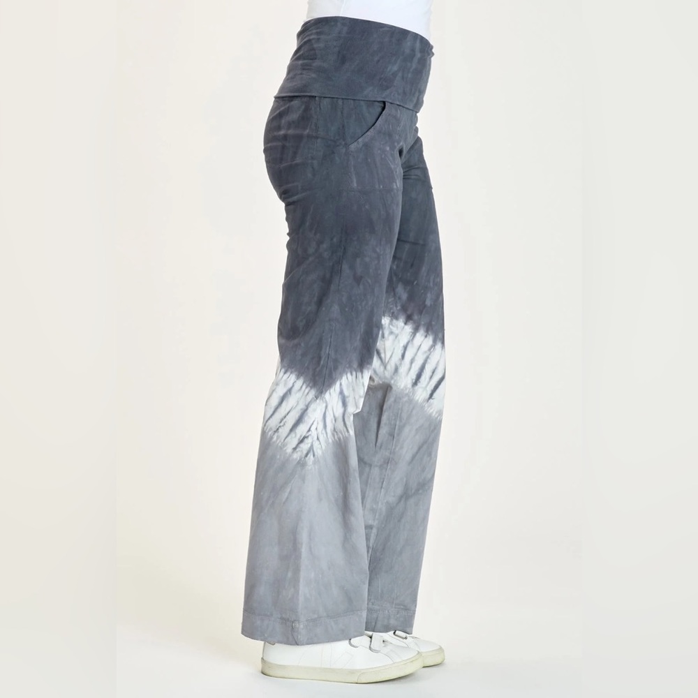 XCVI 4 Pocket Fold over Pants, Chisel Wash Quernstone - Picture 3 of 4